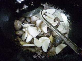 茭白炒花蛤的做法步骤：10