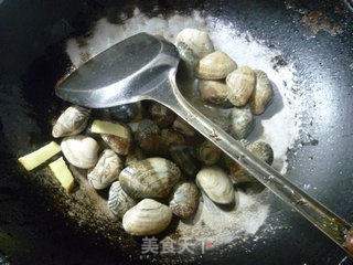 咸菜花蛤汤的做法步骤：8