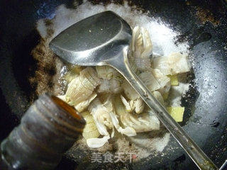 花蛤炒虾蛄的做法步骤：4