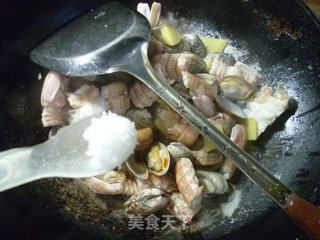 花蛤炒虾蛄的做法步骤：8