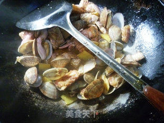 花蛤炒虾蛄的做法步骤：9