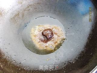 沙茶酱炒花蛤的做法步骤：2