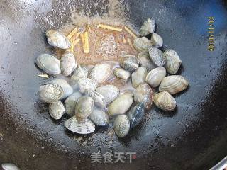 沙茶酱炒花蛤的做法步骤：4
