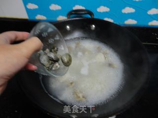 鱼丸花蛤白果面的做法步骤：4