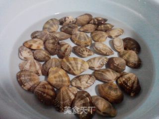 清粥小菜——姜蒜花蛤的做法步骤：1