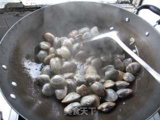 炒带壳花蛤的做法步骤：4