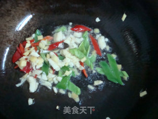 姜葱炒花蛤的做法步骤：4