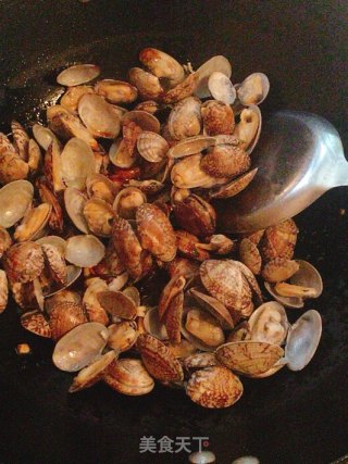 蒜香花蛤的做法步骤：4