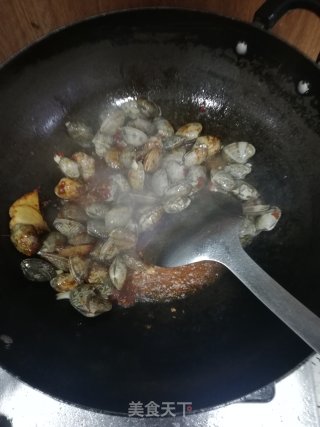 花蛤金针菇的做法步骤：3