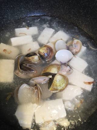 花蛤豆腐汤的做法步骤：5
