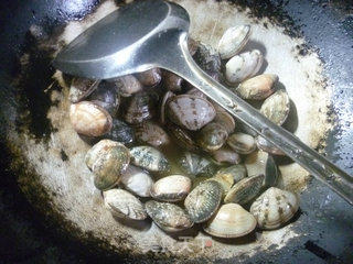 海带炒花蛤的做法步骤：7
