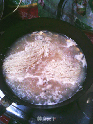 花蛤丝瓜米粉汤的做法步骤：9