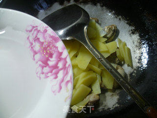 土豆炒花蛤的做法步骤：6