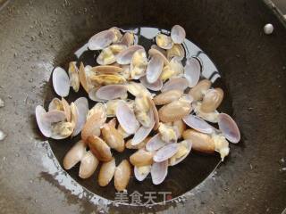 青蒜炒花蛤的做法步骤：1