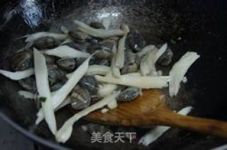 杏鲍菇炒花蛤的做法步骤：3