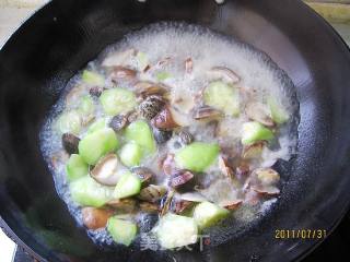 丝瓜花蛤汤的做法步骤：5