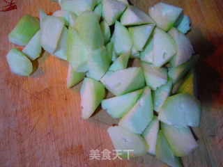 【福州家常菜】花蛤炒丝瓜的做法步骤：2