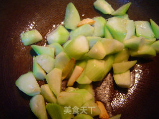 【福州家常菜】花蛤炒丝瓜的做法步骤：4
