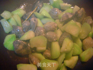 【福州家常菜】花蛤炒丝瓜的做法步骤：5