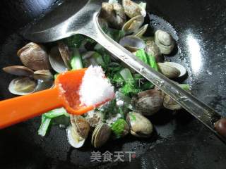 小白菜炒花蛤的做法步骤：8