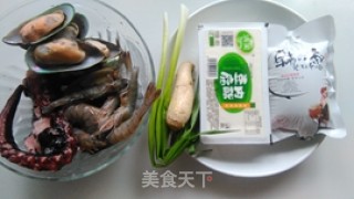 韩式泡菜海鲜汤的做法步骤：1