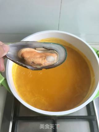 金瓜贻贝浓汤的做法步骤：6