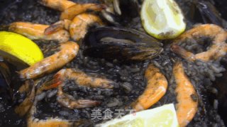 西班牙海鲜墨鱼饭的做法步骤：5