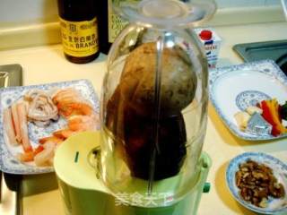 海鲜馄饨伴核桃蘑菇汁的做法步骤：3