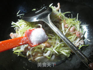 【宁波】韭菜芽虾仁炒乌贼 的做法步骤：7
