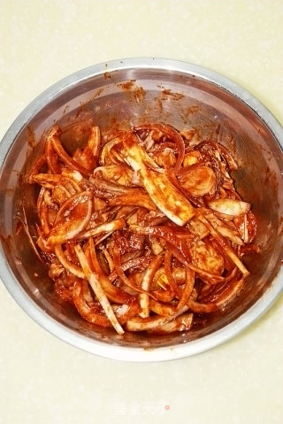 【韩式辣酱炒鱿鱼须】----简单传统的韩式海鲜菜的做法步骤：5
