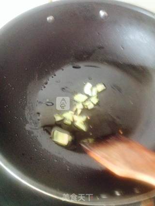 鱿鱼蒜苔的做法步骤：3