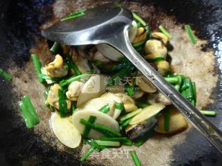 韭菜茭白炒淡菜的做法步骤：8