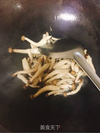 淡菜肉炒蘑菇的做法步骤：4