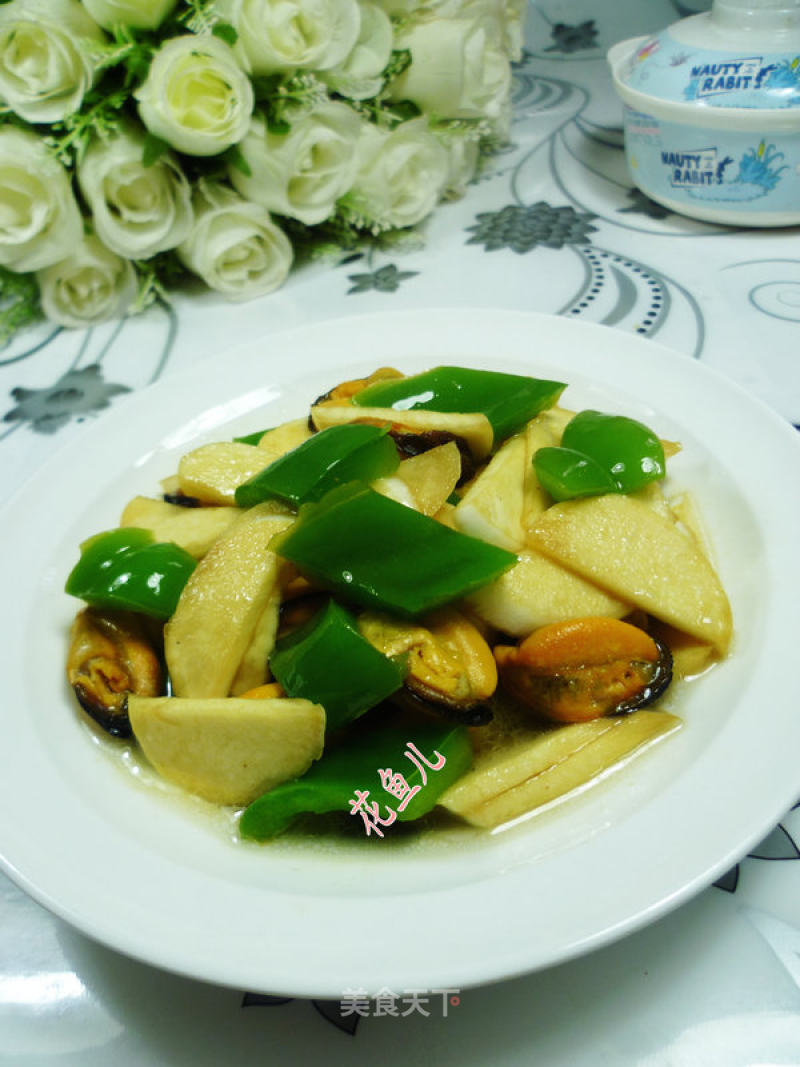 灯椒茭白炒淡菜的做法