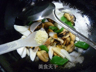 灯椒茭白炒淡菜的做法步骤：15