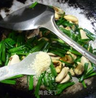 韭菜炒淡菜的做法步骤：9