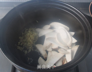 金蚝鲜味砂锅煲的做法步骤：6