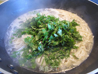 鲜美带子金针菇汤的做法步骤：8