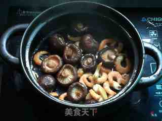 香菇虾米焖鱼丸的做法步骤：6