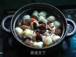 香菇虾米焖鱼丸的做法步骤：8