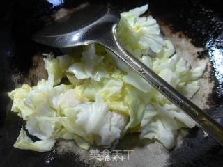 咖喱墨鱼丸圆白菜的做法步骤：4