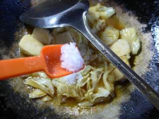 咖喱墨鱼丸圆白菜的做法步骤：8