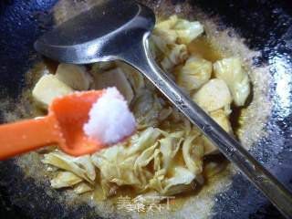 咖喱墨鱼丸圆白菜的做法步骤：7