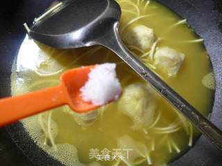 煎鸡蛋墨鱼丸咖喱汤面的做法步骤：6