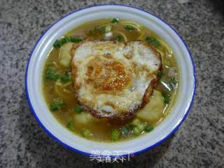 煎鸡蛋墨鱼丸咖喱汤面的做法步骤：9