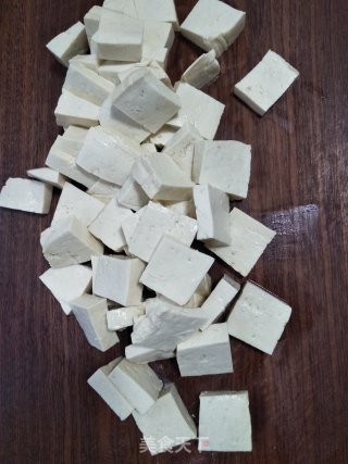 墨鱼丸炖豆腐的做法步骤：2