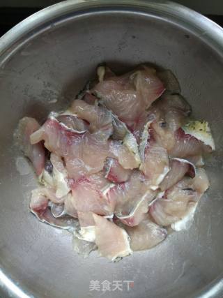 懒人版砂锅酸菜鱼的做法步骤：2