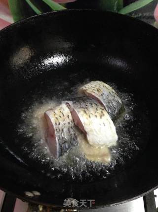 葱烧酱香鲤鱼块的做法步骤：6