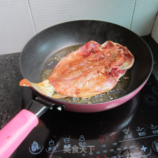 洋葱煎鱼的做法步骤：5