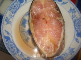 蒜香豆腐鲤鱼的做法步骤：2